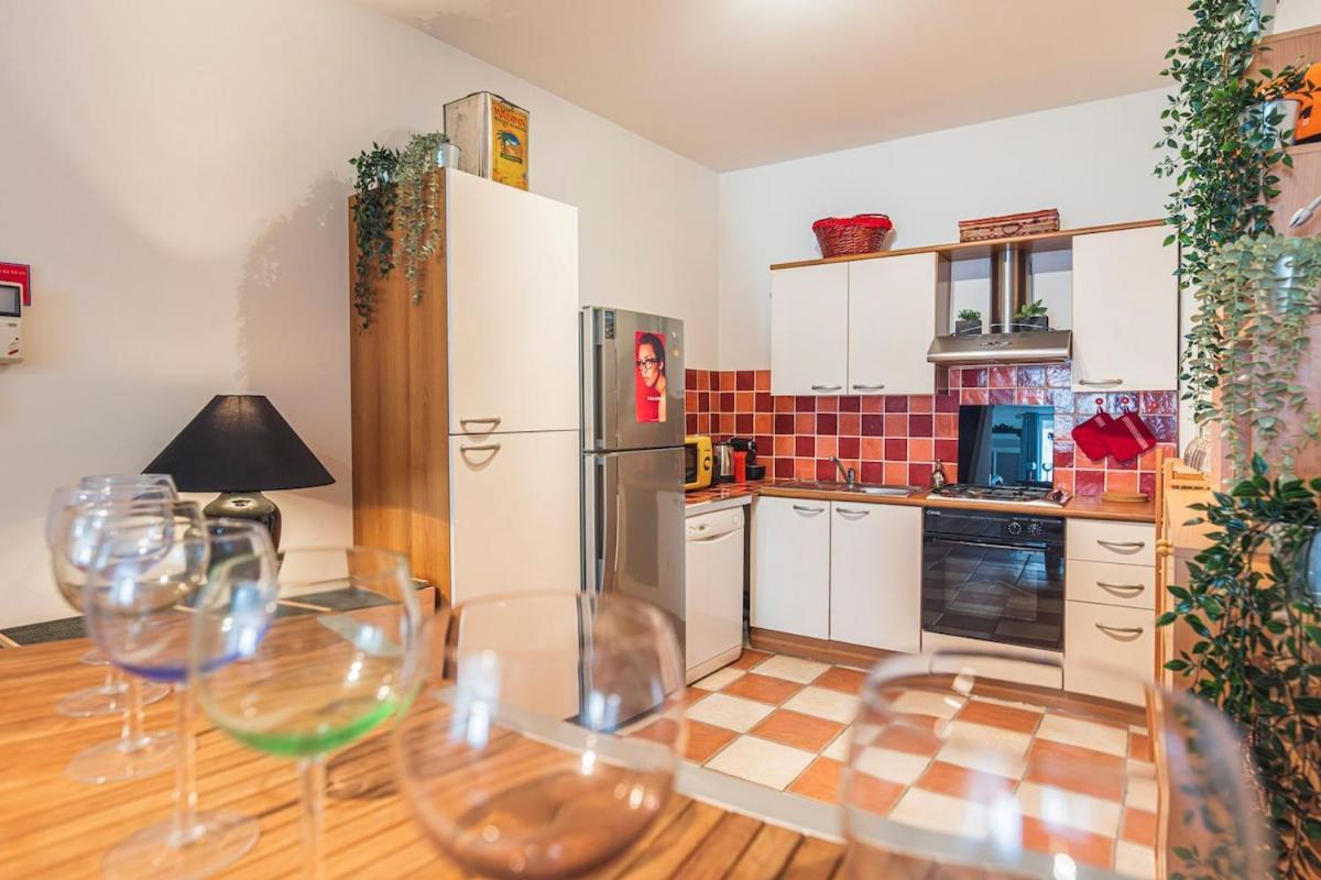 Bar A Bulles - Ancien Comptoir Transforme Villa Reims Luaran gambar